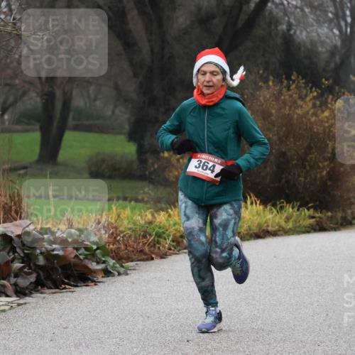 08.12.2024 - St. Pauli X-Mass-Run No. 14 Strokosch-Dieckow http://msf.ph/oto/7501429 08.12.2024 09:48:10 Laufen 14, 880, 14, 364 meine-sportfotos.de