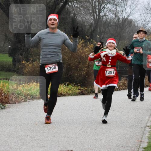 08.12.2024 - St. Pauli X-Mass-Run No. 14 Strokosch-Dieckow http://msf.ph/oto/7501649 08.12.2024 09:49:10 Laufen 1396, 111, 1397, 30, 789, 802, 2934 meine-sportfotos.de