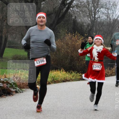 08.12.2024 - St. Pauli X-Mass-Run No. 14 Strokosch-Dieckow http://msf.ph/oto/7501680 08.12.2024 09:49:11 Laufen 1396, 1397, 4789, 802 meine-sportfotos.de