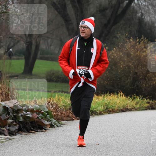 08.12.2024 - St. Pauli X-Mass-Run No. 14 Strokosch-Dieckow http://msf.ph/oto/7501861 08.12.2024 09:49:40 Laufen 14, 738, 1802 meine-sportfotos.de