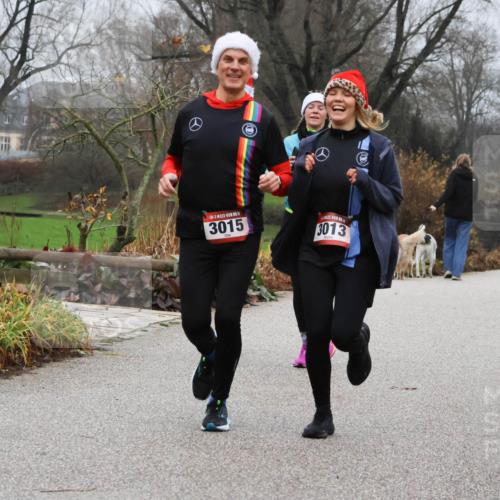 08.12.2024 - St. Pauli X-Mass-Run No. 14 Strokosch-Dieckow http://msf.ph/oto/7502049 08.12.2024 09:51:06 Laufen 3015, 3013 meine-sportfotos.de
