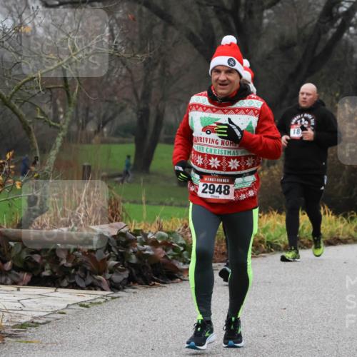 08.12.2024 - St. Pauli X-Mass-Run No. 14 Strokosch-Dieckow http://msf.ph/oto/7502199 08.12.2024 09:52:19 Laufen 18, 14, 2948 meine-sportfotos.de