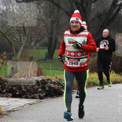 08.12.2024 - St. Pauli X-Mass-Run No. 14 Strokosch-Dieckow http://msf.ph/oto/7502201 08.12.2024 09:52:19 Laufen 187, 14, 2948 meine-sportfotos.de