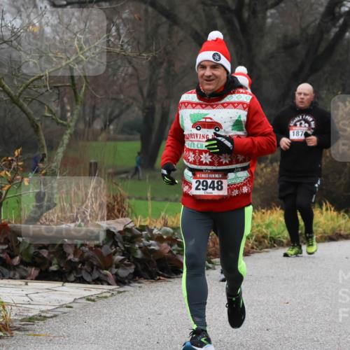 08.12.2024 - St. Pauli X-Mass-Run No. 14 Strokosch-Dieckow http://msf.ph/oto/7502203 08.12.2024 09:52:19 Laufen 14, 2948, 187 meine-sportfotos.de