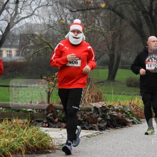 08.12.2024 - St. Pauli X-Mass-Run No. 14 Strokosch-Dieckow http://msf.ph/oto/7502211 08.12.2024 09:52:22 Laufen 14, 406, 1870 meine-sportfotos.de