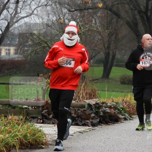 08.12.2024 - St. Pauli X-Mass-Run No. 14 Strokosch-Dieckow http://msf.ph/oto/7502214 08.12.2024 09:52:22 Laufen 14, 06, 12, 1870 meine-sportfotos.de