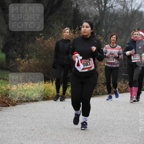 08.12.2024 - St. Pauli X-Mass-Run No. 14 Strokosch-Dieckow http://msf.ph/oto/7502454 08.12.2024 09:54:11 Laufen 083, 3083, 2889, 602, 3257, 3195 meine-sportfotos.de