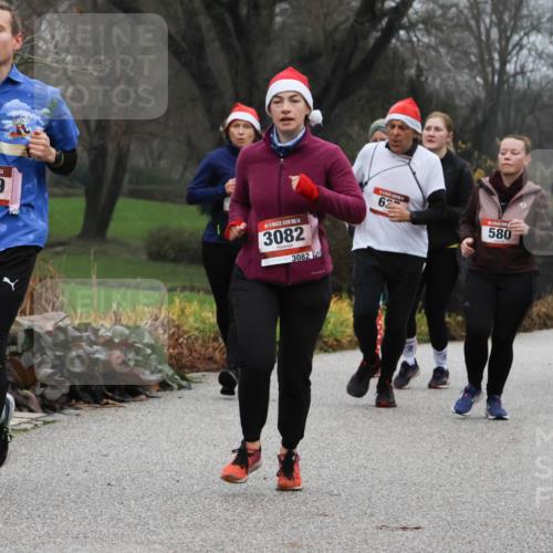 08.12.2024 - St. Pauli X-Mass-Run No. 14 Strokosch-Dieckow http://msf.ph/oto/7502511 08.12.2024 09:54:39 Laufen 14, 3169, 14, 3082, 3082, 580, 2208 meine-sportfotos.de
