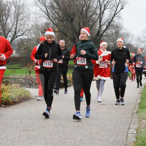 08.12.2024 - St. Pauli X-Mass-Run No. 14 Strokosch-Dieckow http://msf.ph/oto/7502692 08.12.2024 09:55:57 Laufen 1152, 1092, 1153, 1961, 1961, 1183 meine-sportfotos.de