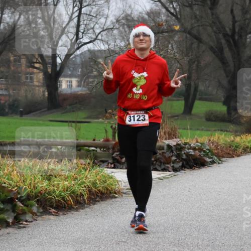 08.12.2024 - St. Pauli X-Mass-Run No. 14 Strokosch-Dieckow http://msf.ph/oto/7502941 08.12.2024 09:57:52 Laufen 3123 meine-sportfotos.de