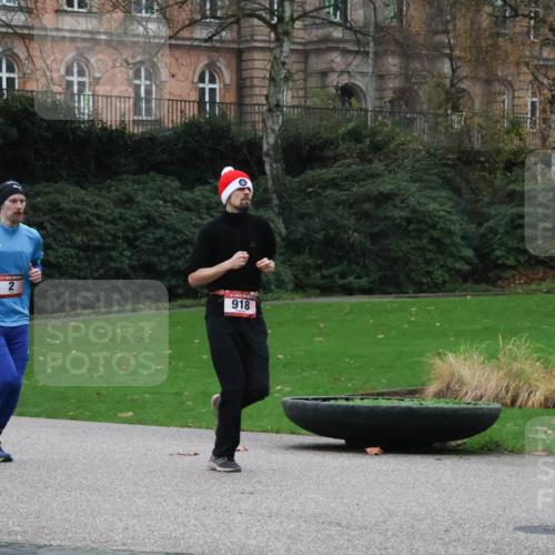08.12.2024 - St. Pauli X-Mass-Run No. 14 Strokosch-Dieckow http://msf.ph/oto/7504380 08.12.2024 09:36:56 Laufen 2, 918 meine-sportfotos.de