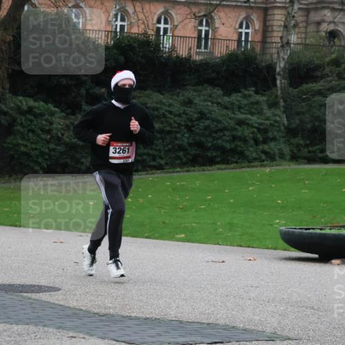 08.12.2024 - St. Pauli X-Mass-Run No. 14 Strokosch-Dieckow http://msf.ph/oto/7504439 08.12.2024 09:37:07 Laufen 3261, 3261 meine-sportfotos.de