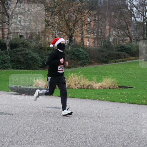 08.12.2024 - St. Pauli X-Mass-Run No. 14 Strokosch-Dieckow http://msf.ph/oto/7504443 08.12.2024 09:37:08 Laufen 3261 meine-sportfotos.de