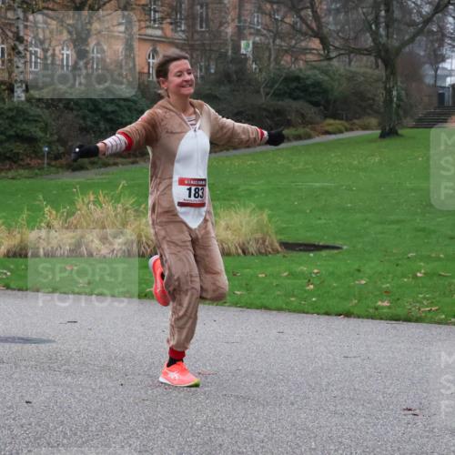 08.12.2024 - St. Pauli X-Mass-Run No. 14 Strokosch-Dieckow http://msf.ph/oto/7504475 08.12.2024 09:37:16 Laufen 183 meine-sportfotos.de