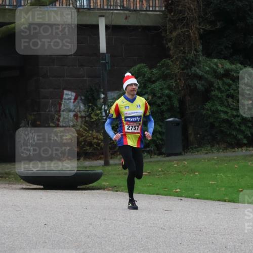 08.12.2024 - St. Pauli X-Mass-Run No. 14 Strokosch-Dieckow http://msf.ph/oto/7504478 08.12.2024 09:37:17 Laufen 2757 meine-sportfotos.de