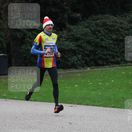 08.12.2024 - St. Pauli X-Mass-Run No. 14 Strokosch-Dieckow http://msf.ph/oto/7504486 08.12.2024 09:37:18 Laufen 2757 meine-sportfotos.de