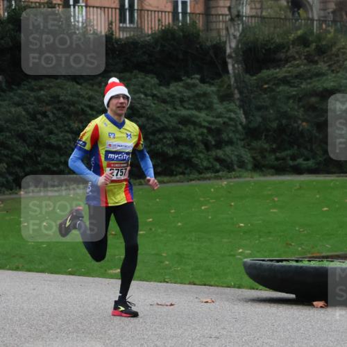 08.12.2024 - St. Pauli X-Mass-Run No. 14 Strokosch-Dieckow http://msf.ph/oto/7504493 08.12.2024 09:37:19 Laufen 2757 meine-sportfotos.de