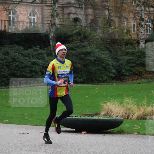 08.12.2024 - St. Pauli X-Mass-Run No. 14 Strokosch-Dieckow http://msf.ph/oto/7504496 08.12.2024 09:37:19 Laufen 57 meine-sportfotos.de