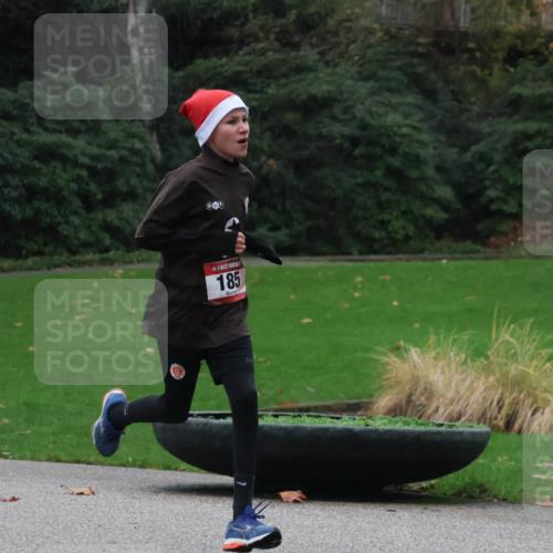 08.12.2024 - St. Pauli X-Mass-Run No. 14 Strokosch-Dieckow http://msf.ph/oto/7504514 08.12.2024 09:37:21 Laufen 185 meine-sportfotos.de