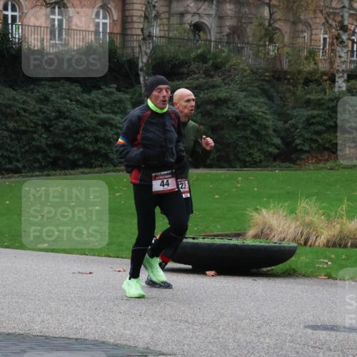 08.12.2024 - St. Pauli X-Mass-Run No. 14 Strokosch-Dieckow http://msf.ph/oto/7504525 08.12.2024 09:37:23 Laufen 44, 23, 423 meine-sportfotos.de