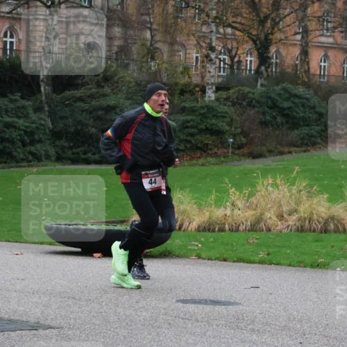 08.12.2024 - St. Pauli X-Mass-Run No. 14 Strokosch-Dieckow http://msf.ph/oto/7504527 08.12.2024 09:37:23 Laufen 44 meine-sportfotos.de