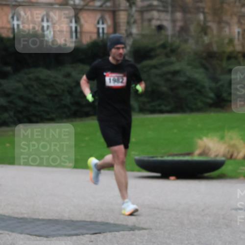08.12.2024 - St. Pauli X-Mass-Run No. 14 Strokosch-Dieckow http://msf.ph/oto/7504780 08.12.2024 09:38:30 Laufen 1982 meine-sportfotos.de