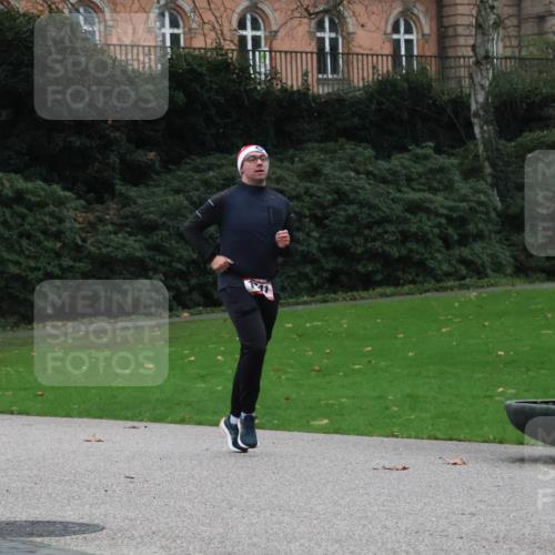 08.12.2024 - St. Pauli X-Mass-Run No. 14 Strokosch-Dieckow http://msf.ph/oto/7504836 08.12.2024 09:38:39 Laufen  meine-sportfotos.de