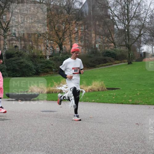 08.12.2024 - St. Pauli X-Mass-Run No. 14 Strokosch-Dieckow http://msf.ph/oto/7504865 08.12.2024 09:38:42 Laufen 859, 881 meine-sportfotos.de