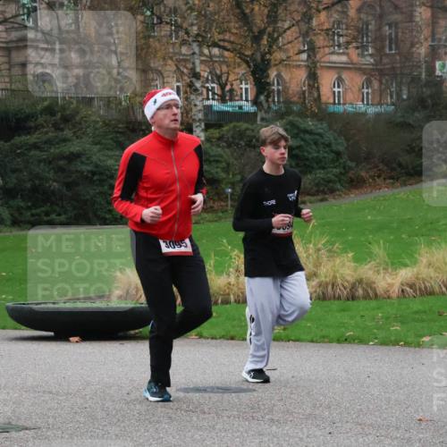 08.12.2024 - St. Pauli X-Mass-Run No. 14 Strokosch-Dieckow http://msf.ph/oto/7505113 08.12.2024 09:39:24 Laufen 49, 3095 meine-sportfotos.de