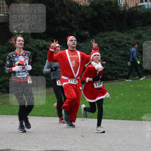 08.12.2024 - St. Pauli X-Mass-Run No. 14 Strokosch-Dieckow http://msf.ph/oto/7505166 08.12.2024 09:39:33 Laufen 2762, 18, 13, 2722, 1397 meine-sportfotos.de
