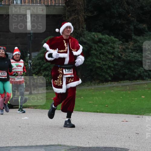 08.12.2024 - St. Pauli X-Mass-Run No. 14 Strokosch-Dieckow http://msf.ph/oto/7505563 08.12.2024 09:40:32 Laufen 123, 123, 2948, 1393, 1393 meine-sportfotos.de