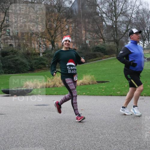 08.12.2024 - St. Pauli X-Mass-Run No. 14 Strokosch-Dieckow http://msf.ph/oto/7505687 08.12.2024 09:40:50 Laufen 273 meine-sportfotos.de