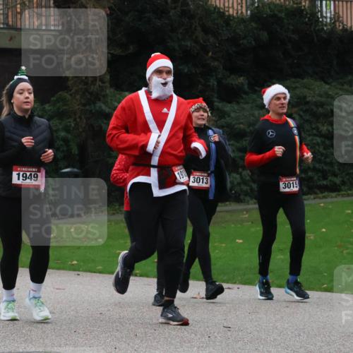 08.12.2024 - St. Pauli X-Mass-Run No. 14 Strokosch-Dieckow http://msf.ph/oto/7505855 08.12.2024 09:41:14 Laufen 1949, 1911, 3013, 3015, 3195 meine-sportfotos.de
