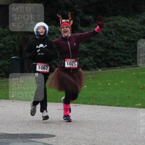 08.12.2024 - St. Pauli X-Mass-Run No. 14 Strokosch-Dieckow http://msf.ph/oto/7505929 08.12.2024 09:41:27 Laufen 20, 1067, 1021 meine-sportfotos.de