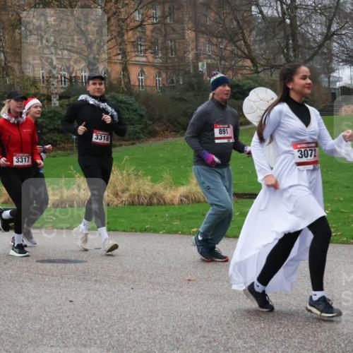 08.12.2024 - St. Pauli X-Mass-Run No. 14 Strokosch-Dieckow http://msf.ph/oto/7506079 08.12.2024 09:41:47 Laufen 077, 331, 3317, 3318, 891, 3072 meine-sportfotos.de