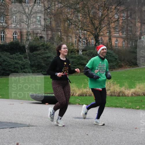 08.12.2024 - St. Pauli X-Mass-Run No. 14 Strokosch-Dieckow http://msf.ph/oto/7506219 08.12.2024 09:42:08 Laufen  meine-sportfotos.de