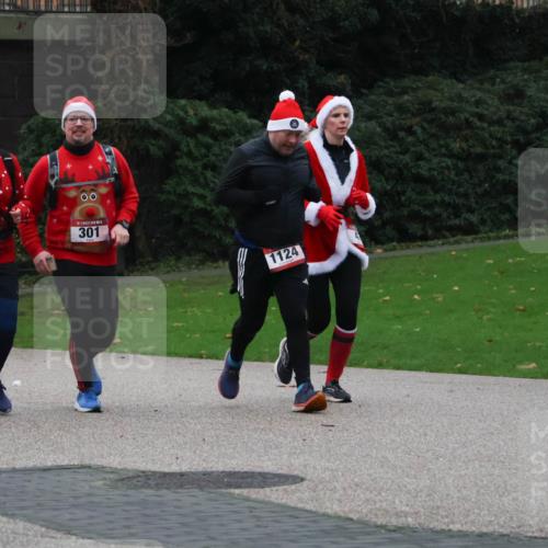 08.12.2024 - St. Pauli X-Mass-Run No. 14 Strokosch-Dieckow http://msf.ph/oto/7506378 08.12.2024 09:42:37 Laufen 00, 301, 1124 meine-sportfotos.de