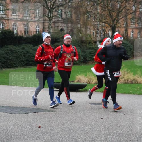 08.12.2024 - St. Pauli X-Mass-Run No. 14 Strokosch-Dieckow http://msf.ph/oto/7506401 08.12.2024 09:42:40 Laufen 58, 00, 301, 1124 meine-sportfotos.de