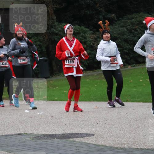 08.12.2024 - St. Pauli X-Mass-Run No. 14 Strokosch-Dieckow http://msf.ph/oto/7506817 08.12.2024 09:43:41 Laufen 3286, 3286, 3288, 3289, 1169, 1169, 346, 2346, 2306, 2435 meine-sportfotos.de
