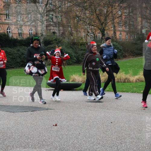 08.12.2024 - St. Pauli X-Mass-Run No. 14 Strokosch-Dieckow http://msf.ph/oto/7507250 08.12.2024 09:44:35 Laufen 7291, 721, 23, 2849 meine-sportfotos.de