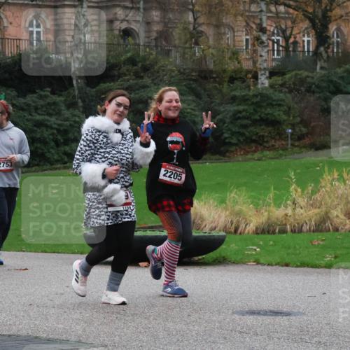 08.12.2024 - St. Pauli X-Mass-Run No. 14 Strokosch-Dieckow http://msf.ph/oto/7507363 08.12.2024 09:45:00 Laufen 175, 190, 2753, 1159, 2205 meine-sportfotos.de