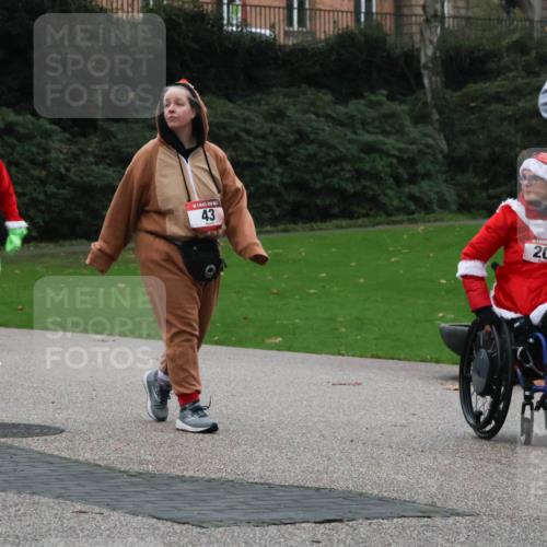 08.12.2024 - St. Pauli X-Mass-Run No. 14 Strokosch-Dieckow http://msf.ph/oto/7508008 08.12.2024 09:52:23 Laufen 11, 43, 204 meine-sportfotos.de