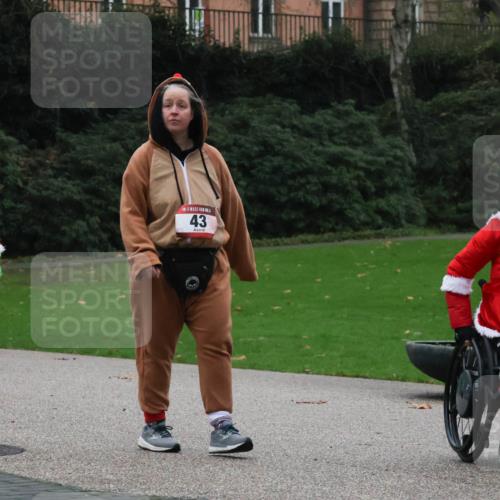 08.12.2024 - St. Pauli X-Mass-Run No. 14 Strokosch-Dieckow http://msf.ph/oto/7508010 08.12.2024 09:52:23 Laufen 110, 43, 14, 204 meine-sportfotos.de