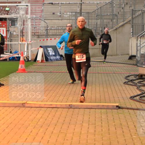 08.12.2024 - St. Pauli X-Mass-Run No. 14 Kathrin Stürmer Photography http://msf.ph/oto/7520362 08.12.2024 09:52:23 Ziel 423, 2741, 2832, 3305 meine-sportfotos.de