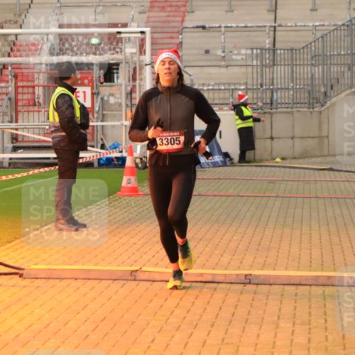 08.12.2024 - St. Pauli X-Mass-Run No. 14 Kathrin Stürmer Photography http://msf.ph/oto/7520397 08.12.2024 09:52:28 Ziel 423, 2741, 2832, 3305 meine-sportfotos.de