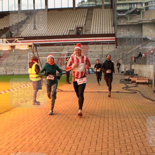 08.12.2024 - St. Pauli X-Mass-Run No. 14 Kathrin Stürmer Photography http://msf.ph/oto/7521822 08.12.2024 09:56:51 Ziel 364, 384, 420, 904, 1291, 1741, 2267, 2956, 3022, 3139 meine-sportfotos.de