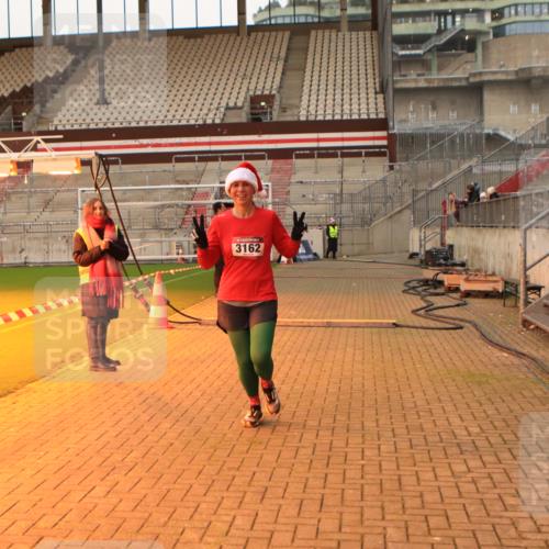 08.12.2024 - St. Pauli X-Mass-Run No. 14 Kathrin Stürmer Photography http://msf.ph/oto/7522073 08.12.2024 09:57:05 Ziel 755, 763, 904, 1291, 1982, 2267, 3022, 3139, 3162 meine-sportfotos.de