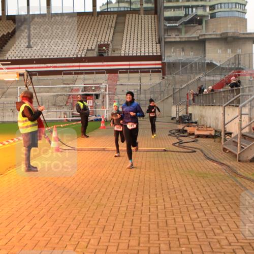 08.12.2024 - St. Pauli X-Mass-Run No. 14 Kathrin Stürmer Photography http://msf.ph/oto/7522179 08.12.2024 09:57:31 Ziel 391, 2840, 2842, 3258 meine-sportfotos.de