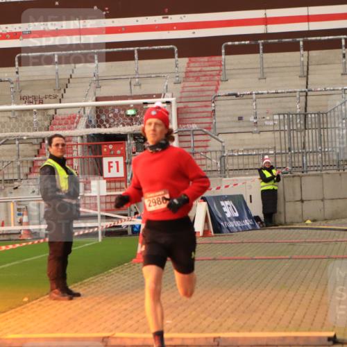 08.12.2024 - St. Pauli X-Mass-Run No. 14 Kathrin Stürmer Photography http://msf.ph/oto/7531836 08.12.2024 09:47:51 Ziel  meine-sportfotos.de