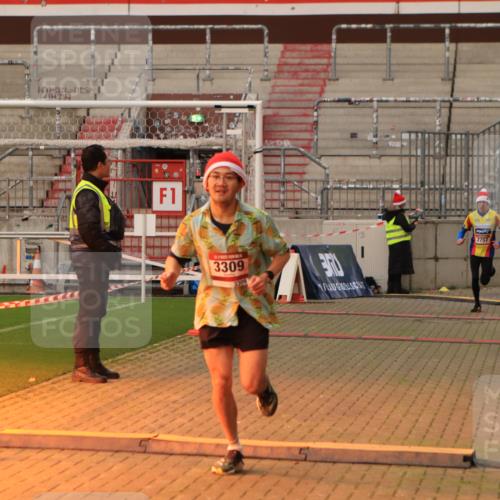 08.12.2024 - St. Pauli X-Mass-Run No. 14 Kathrin Stürmer Photography http://msf.ph/oto/7531919 08.12.2024 09:51:15 Ziel  meine-sportfotos.de